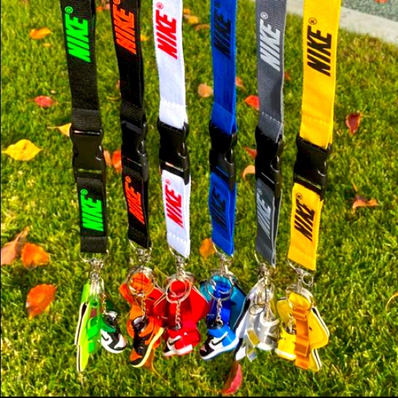 Nike KeyChain - Picture 1 of 1